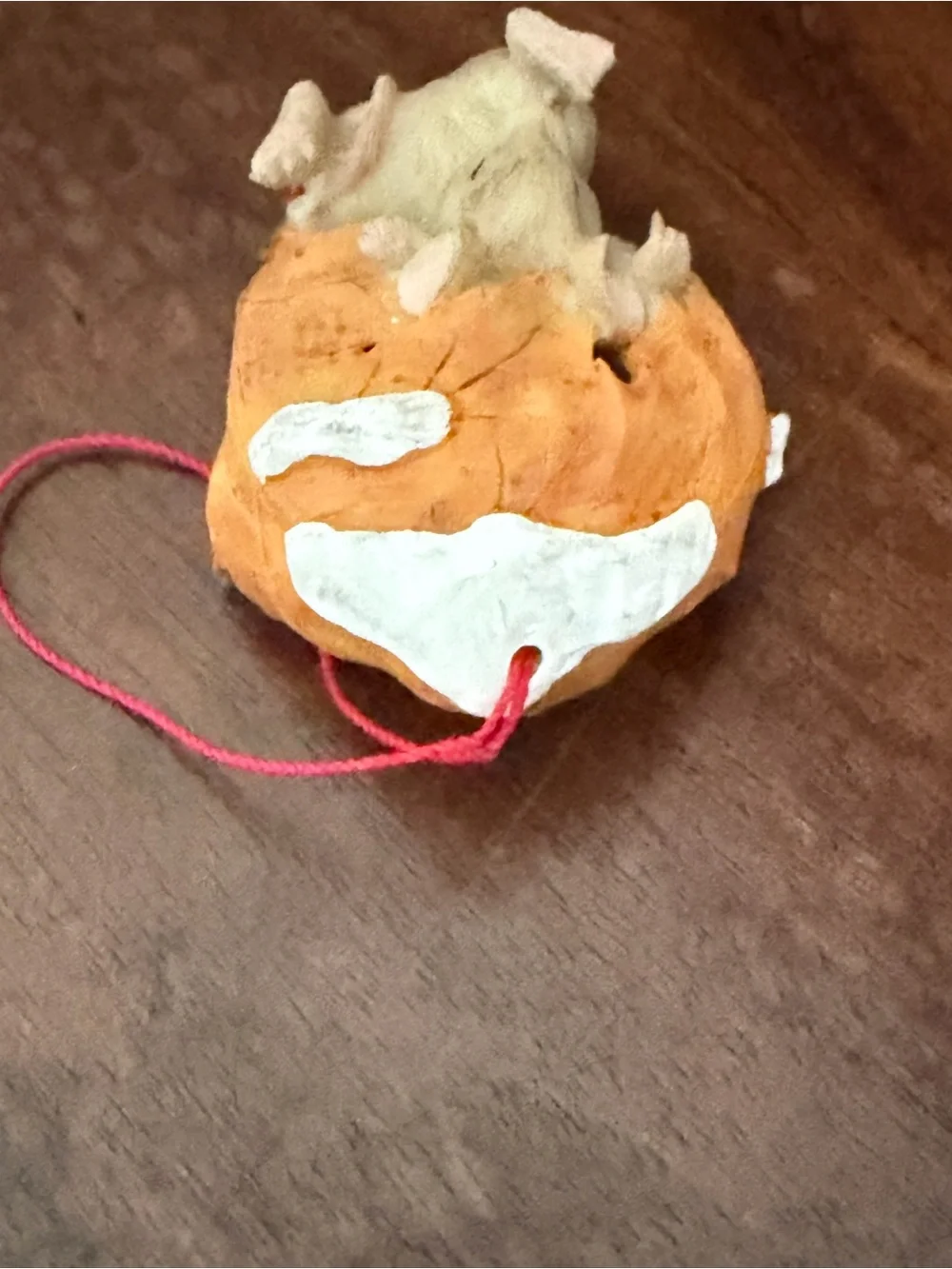 Charming tails, Decorative Hanging Hideout in “Parachute”